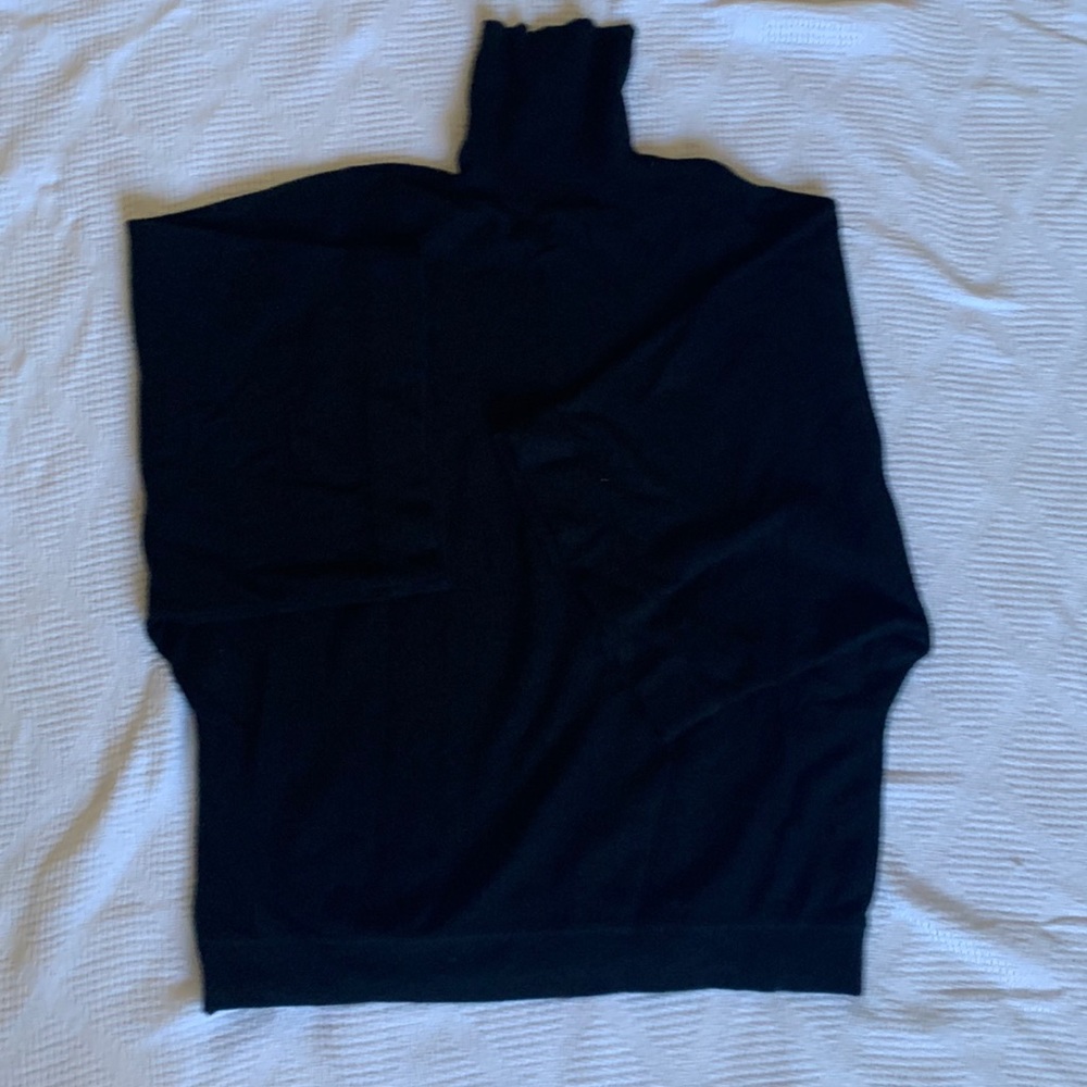 Turtle neck short sleeve sweater